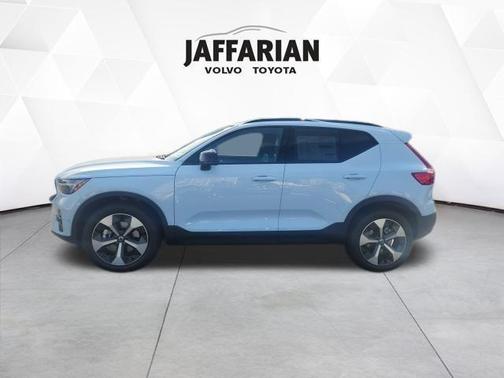 2026 Volvo XC40 B5 Plus