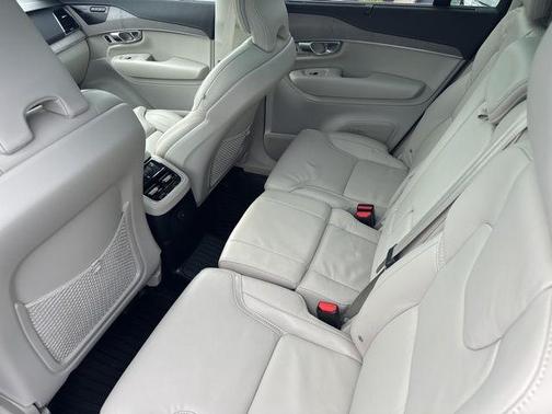 2025 Volvo XC90 Plug-In Hybrid T8 Ultra 7-Seater