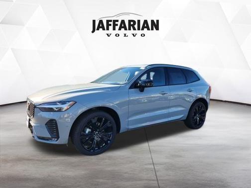 2026 Volvo XC60 B5 Ultra Black Edition