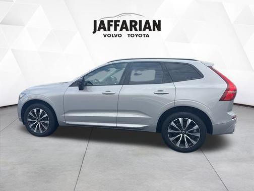 2023 Volvo XC60 B5 Plus Dark Theme