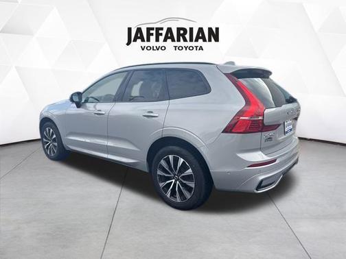 2023 Volvo XC60 B5 Plus Dark Theme