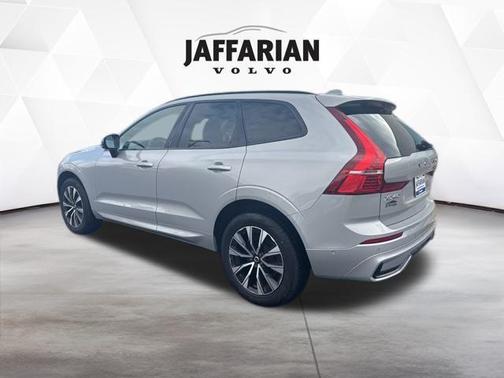 2023 Volvo XC60 B5 Plus Dark Theme