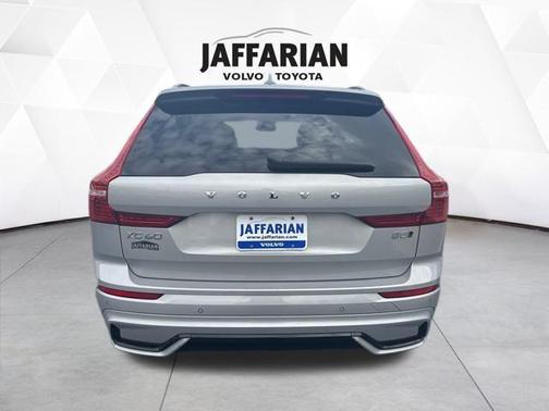 2023 Volvo XC60 B5 Plus Dark Theme