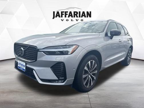 2023 Volvo XC60 B5 Plus Dark Theme