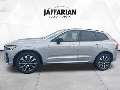 2023 Volvo XC60 B5 Plus Dark Theme