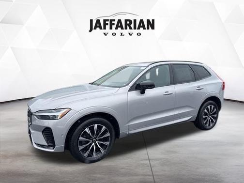 2023 Volvo XC60 B5 Plus Dark Theme