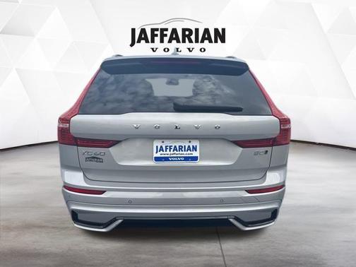 2023 Volvo XC60 B5 Plus Dark Theme