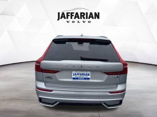 2023 Volvo XC60 B5 Plus Dark Theme