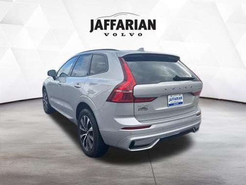 2023 Volvo XC60 B5 Plus Dark Theme