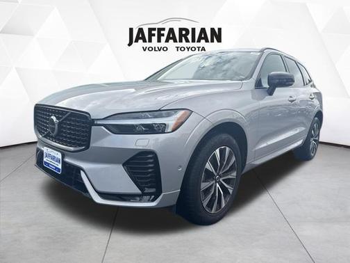 2023 Volvo XC60 B5 Plus Dark Theme