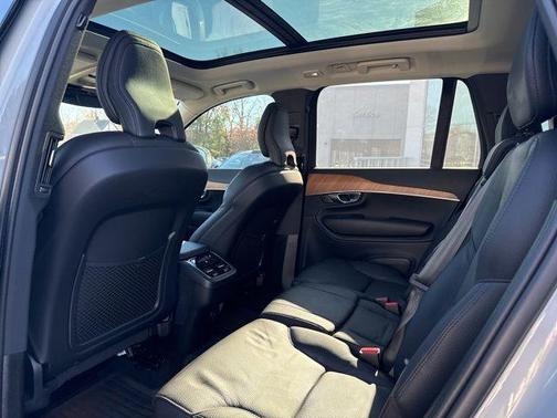 2024 Volvo XC90 B5 Plus Bright Theme