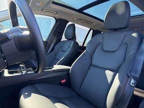 2024 Volvo XC90 B5 Plus Bright Theme