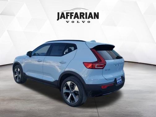 2026 Volvo XC40 B5 Plus