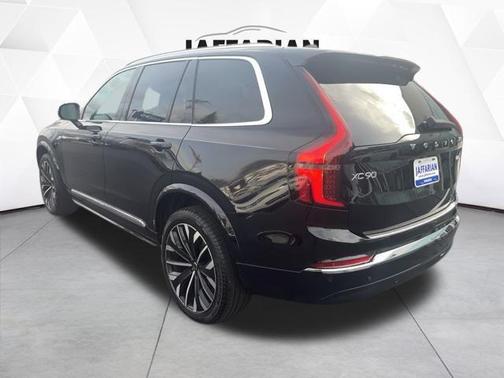 2025 Volvo XC90 B6 Core