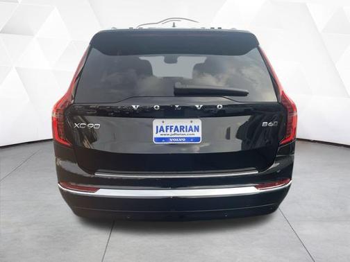 2025 Volvo XC90 B6 Core