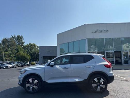 2020 Volvo XC40 T5 Momentum