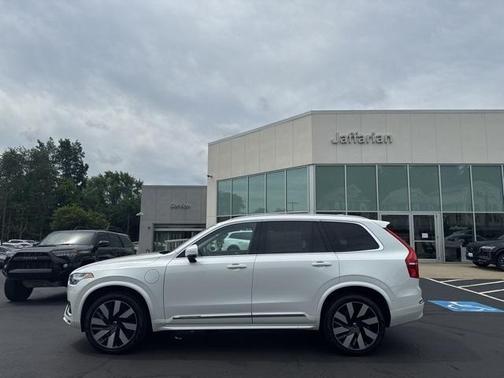 2024 Volvo XC90 Recharge Plug-In Hybrid T8 Plus Bright Theme 7 Passenger