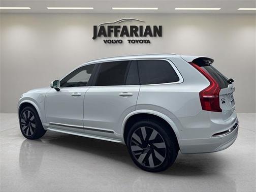 2024 Volvo XC90 Recharge Plug-In Hybrid T8 Plus Bright Theme 7 Passenger