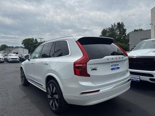 2024 Volvo XC90 Recharge Plug-In Hybrid T8 Plus Bright Theme 7 Passenger