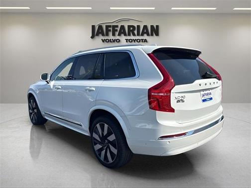 2024 Volvo XC90 Recharge Plug-In Hybrid T8 Plus Bright Theme 7 Passenger