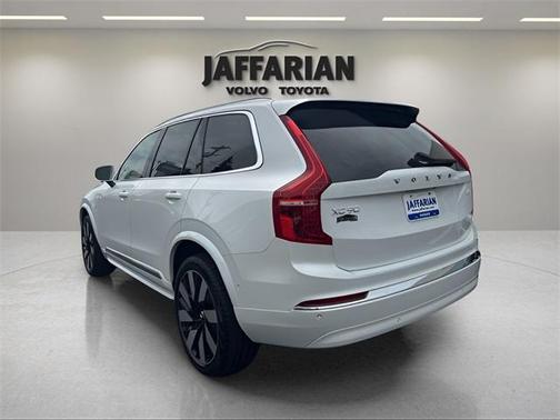 2024 Volvo XC90 Recharge Plug-In Hybrid T8 Plus Bright Theme 7 Passenger