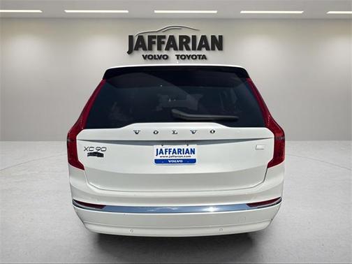 2024 Volvo XC90 Recharge Plug-In Hybrid T8 Plus Bright Theme 7 Passenger