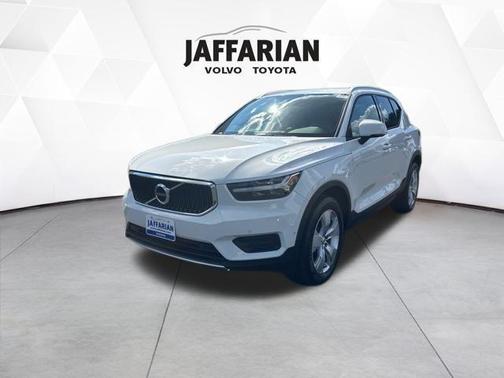 2019 Volvo XC40 MOMENTUM