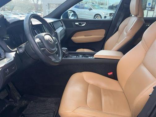 2020 Volvo XC60 T6 Momentum