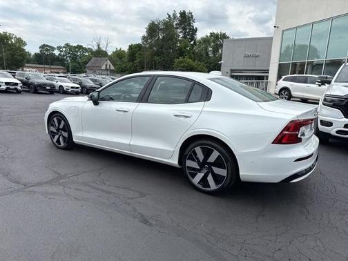 2025 Volvo S60 Plug-In Hybrid T8 Plus