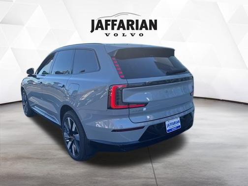 2025 Volvo EX90 Twin Motor Performance Plus