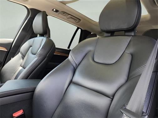 2021 Volvo XC90 T6 Momentum 6 Passenger