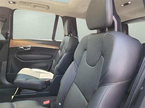 2021 Volvo XC90 T6 Momentum 6 Passenger