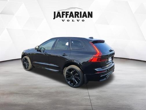 Onyx Black Metallic 2026 Volvo XC60 B5 Ultra Black Edition