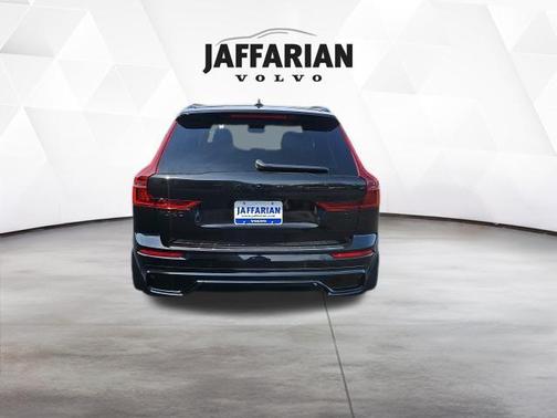 Onyx Black Metallic 2026 Volvo XC60 B5 Ultra Black Edition