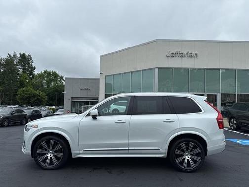 2022 Volvo XC90 T6 Inscription 7 Passenger