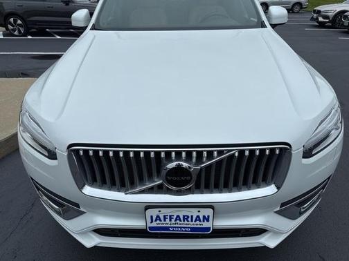 2022 Volvo XC90 T6 Inscription 7 Passenger