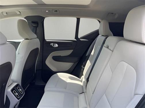 2025 Volvo XC40 B5 Plus Dark Theme