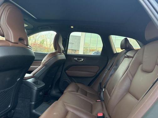 2022 Volvo XC60 Recharge Plug-In Hybrid T8 Inscription