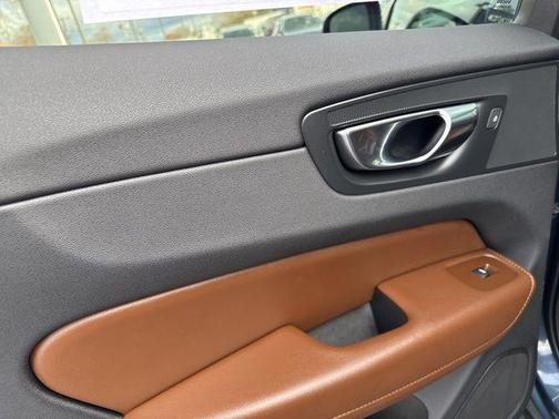 2022 Volvo XC60 Recharge Plug-In Hybrid T8 Inscription