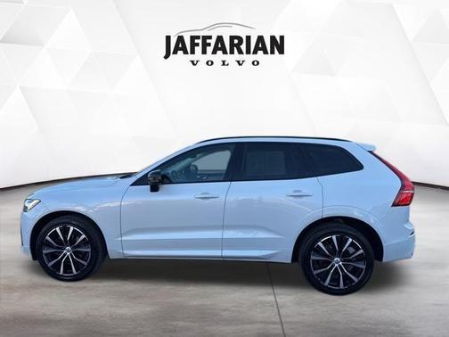 2023 Volvo XC60 B5 Plus Dark Theme