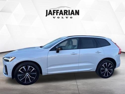 2023 Volvo XC60 B5 Plus Dark Theme