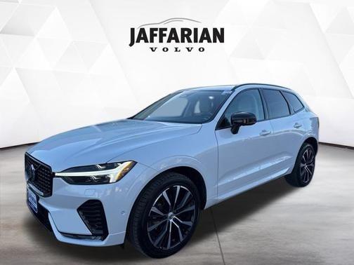 2023 Volvo XC60 B5 Plus Dark Theme