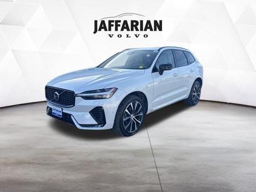 2023 Volvo XC60 B5 Plus Dark Theme