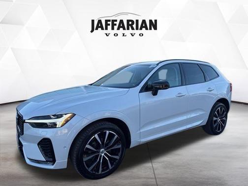 2023 Volvo XC60 B5 Plus Dark Theme