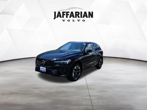 Onyx Black Metallic 2026 Volvo XC60 B5 Plus