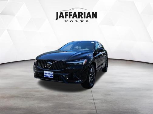 Onyx Black Metallic 2026 Volvo XC60 B5 Plus