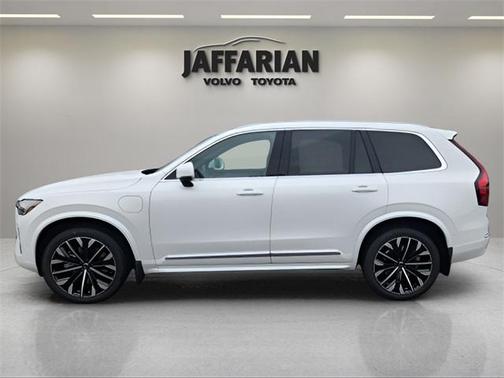 2025 Volvo XC90 Plug-In Hybrid T8 Plus 7-Seater