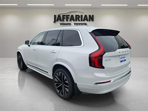 2025 Volvo XC90 Plug-In Hybrid T8 Plus 7-Seater