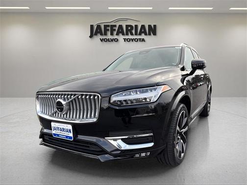 2023 Volvo XC90 B6 Plus 6-Seater