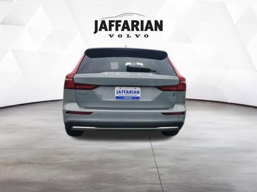 2026 Volvo V60 Cross Country B5 Ultra